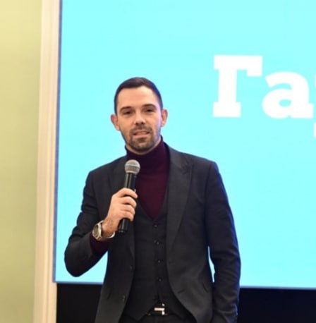 Менеджер Дмитрий